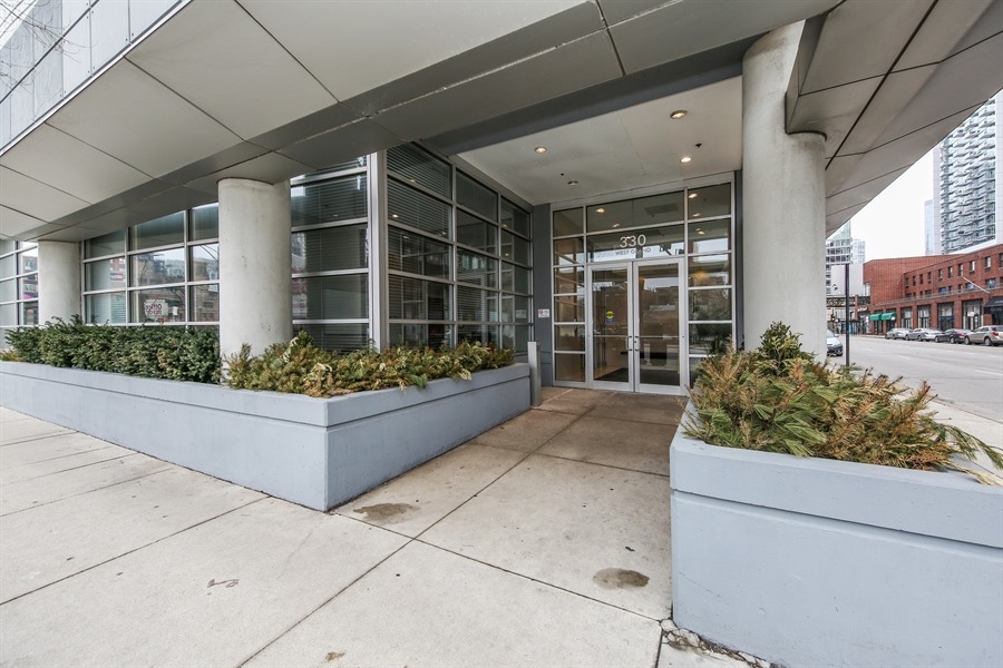 330 W Grand Avenue Unit: 1706