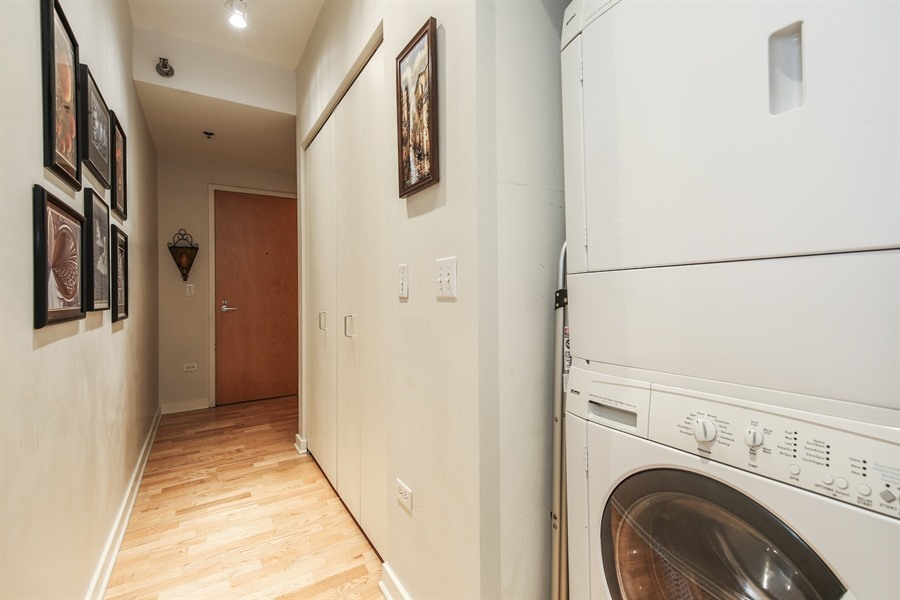 330 W Grand Avenue Unit: 1706