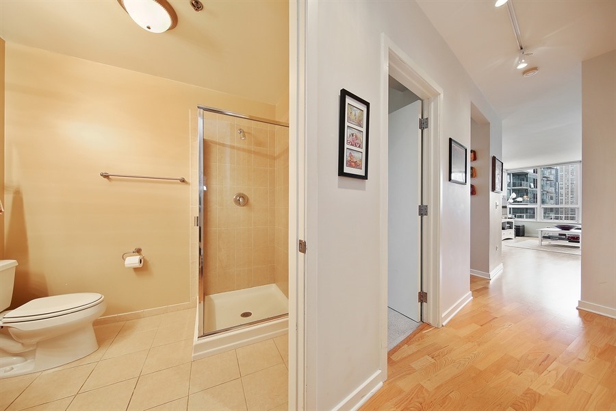 330 W Grand Avenue Unit: 1706