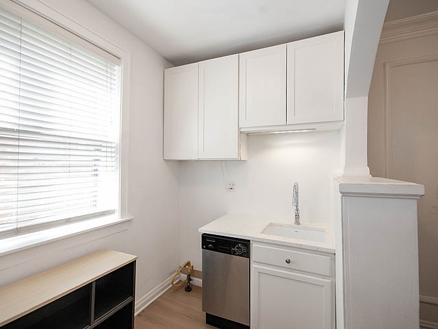 1225 W Lunt Avenue Unit: 2B