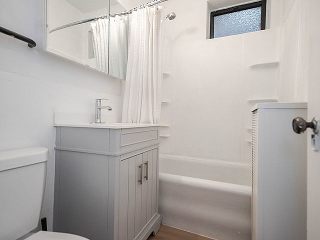 1225 W Lunt Avenue Unit: 2B