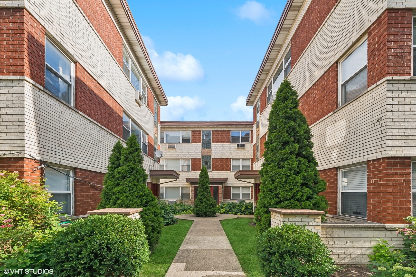 2652 W Rascher Avenue Unit: 304