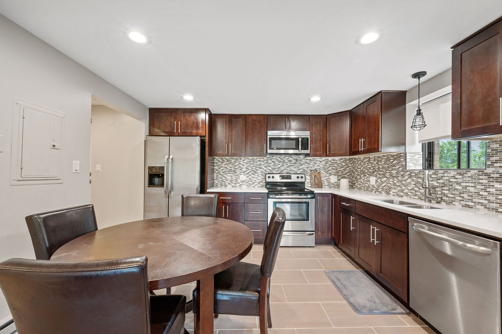 850 Des Plaines Avenue Unit: 309