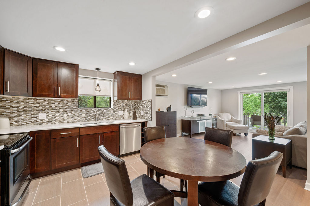 850 Des Plaines Avenue Unit: 309