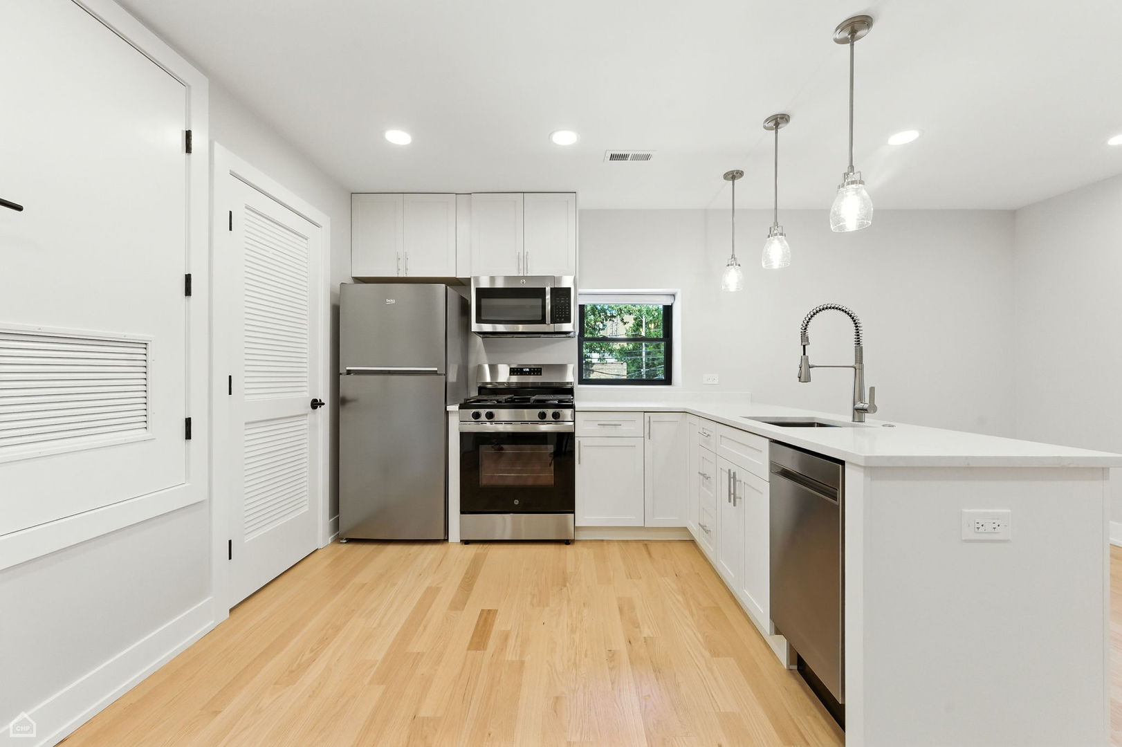 3935 N Seeley Avenue Unit: CH
