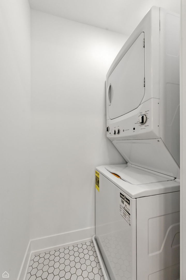 3935 N Seeley Avenue Unit: CH
