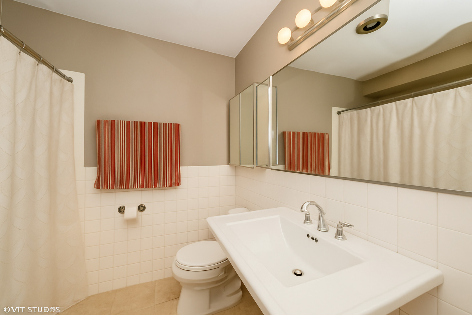 4250 N Marine Drive Unit: 1511