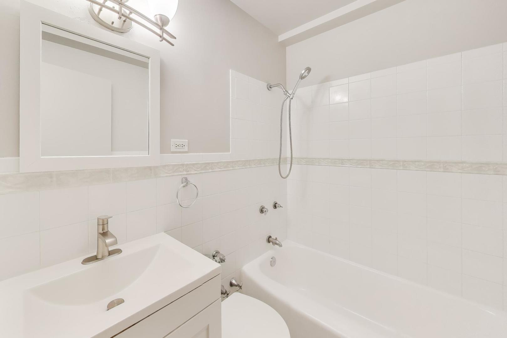 6030 N Sheridan Road Unit: 1007