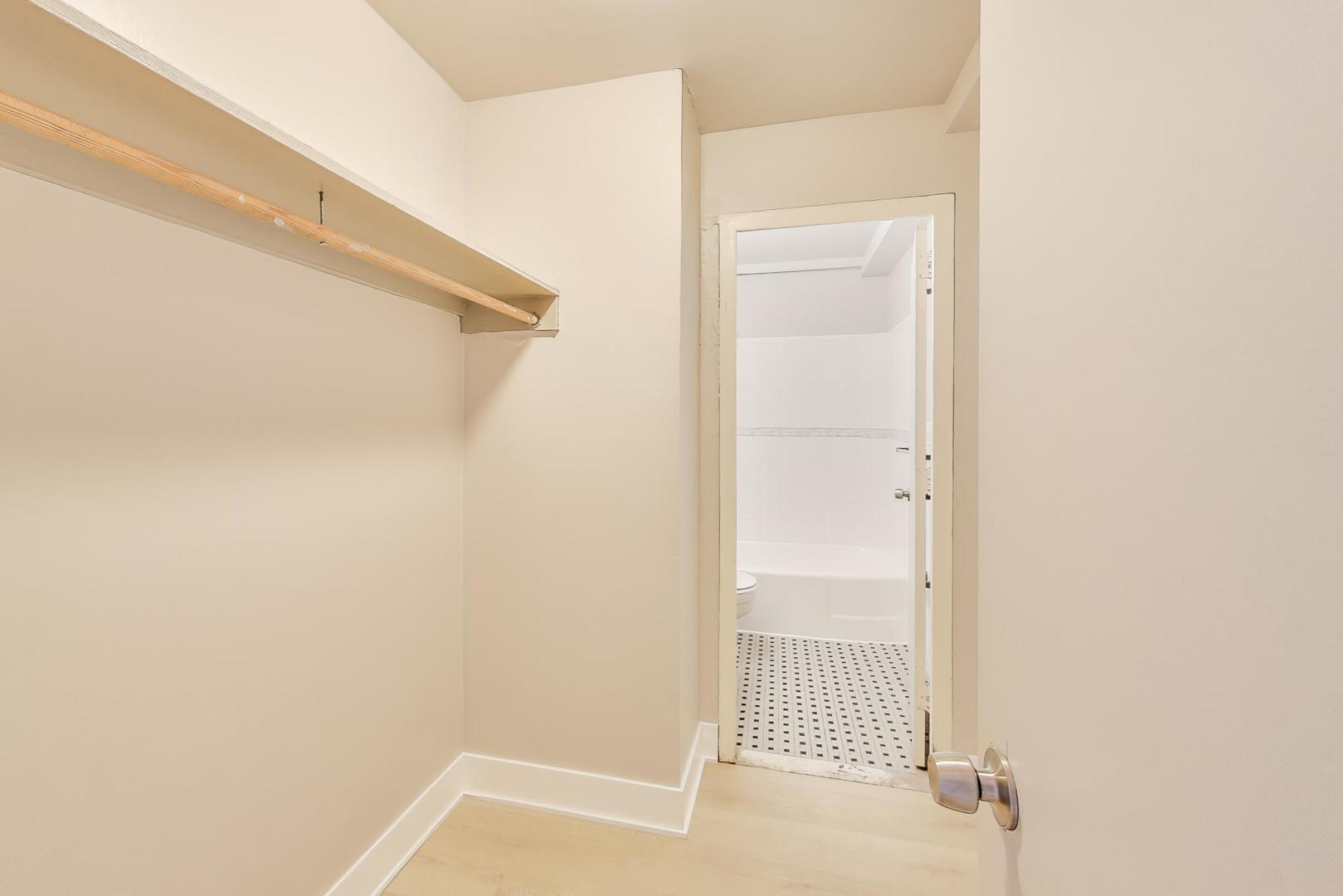 6030 N Sheridan Road Unit: 1007