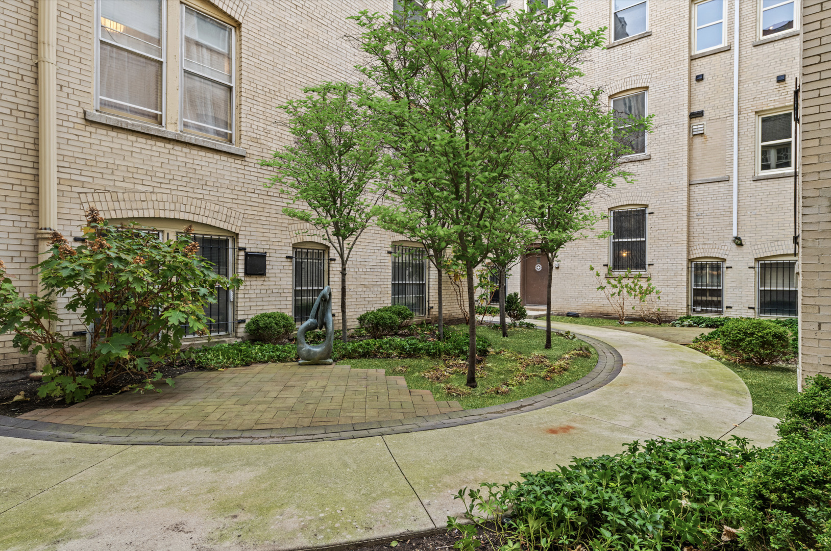 2305 N Commonwealth Avenue Unit: 1N