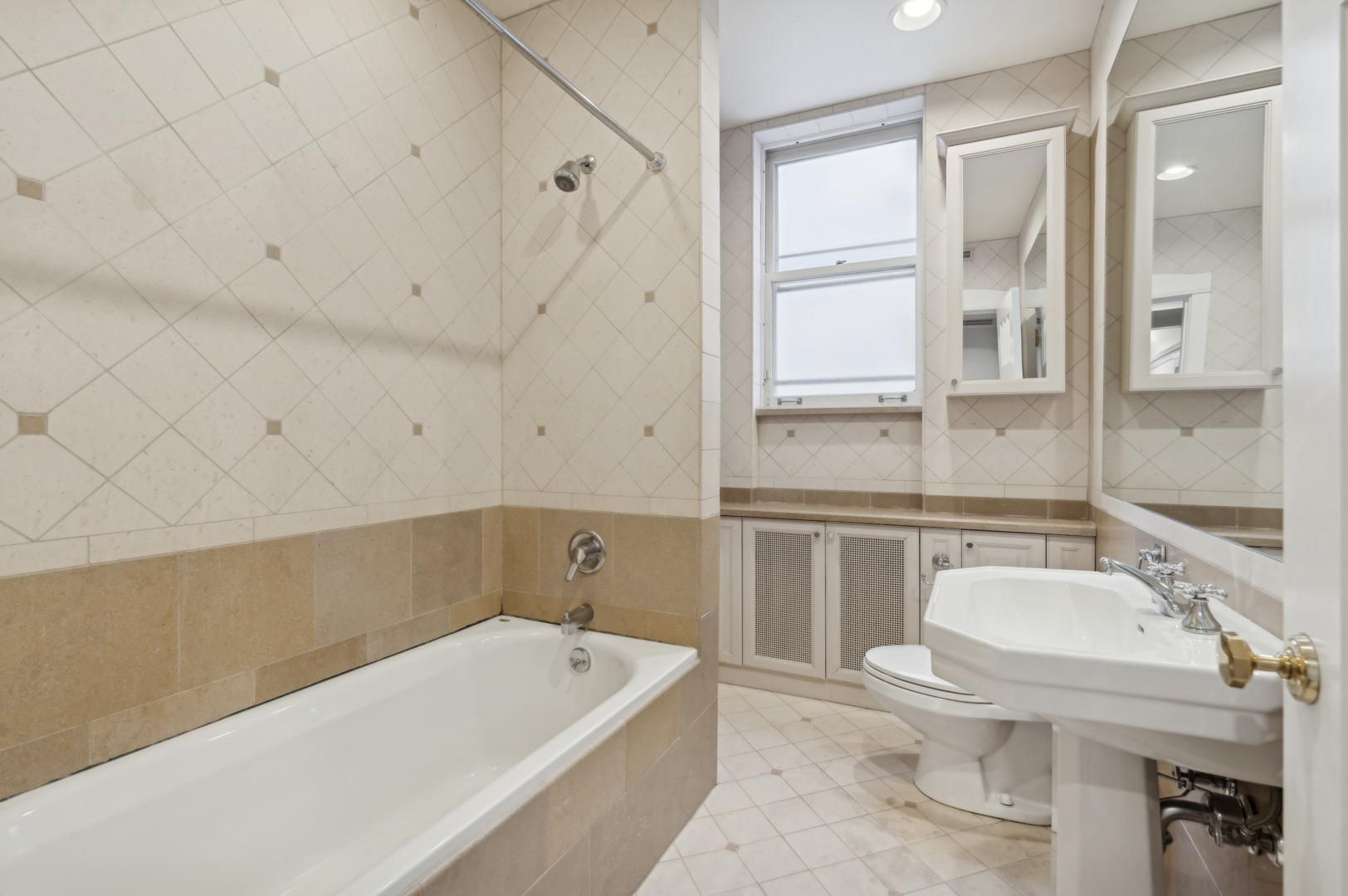 2305 N Commonwealth Avenue Unit: 1N