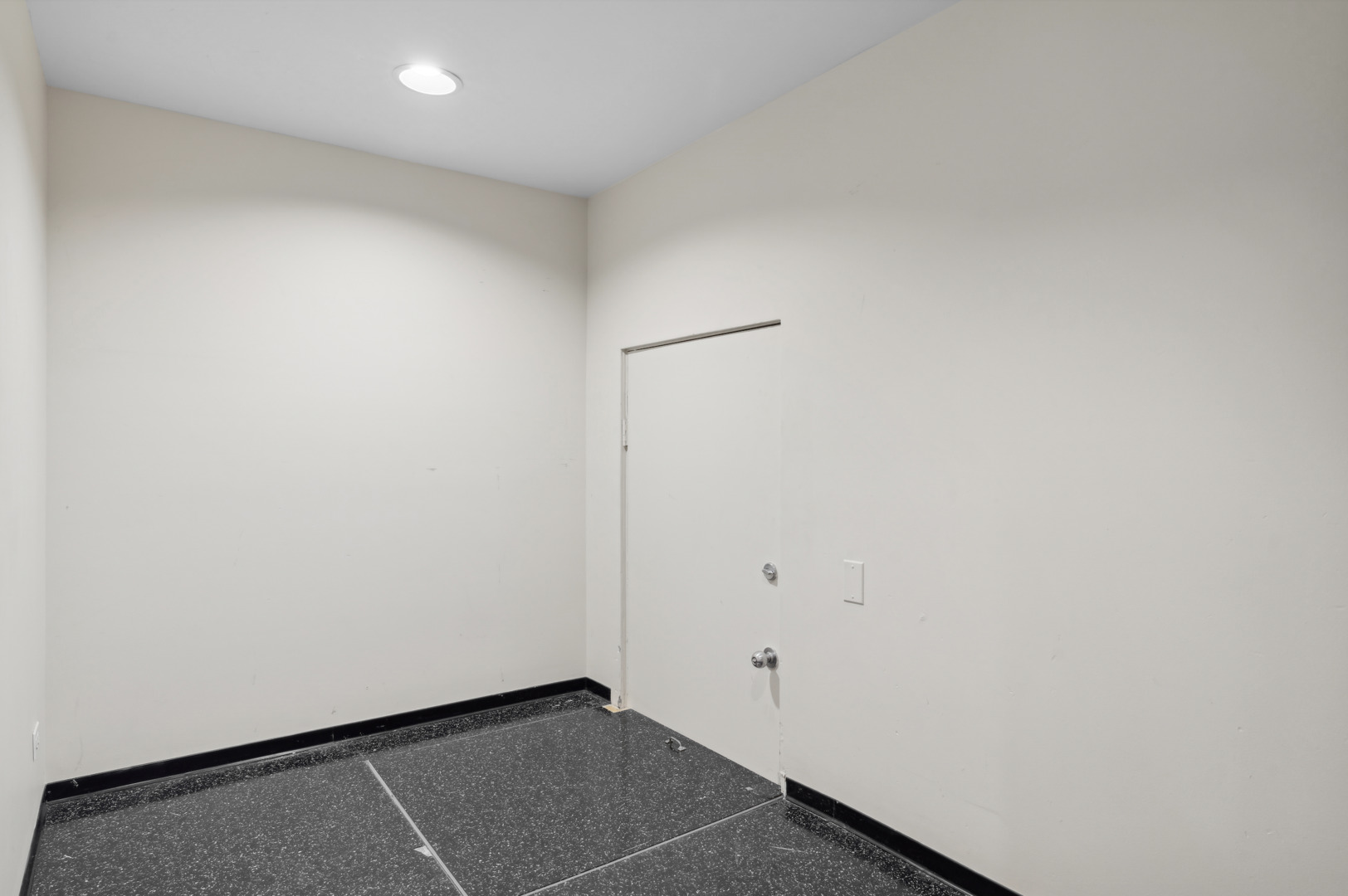 2305 N Commonwealth Avenue Unit: 1N