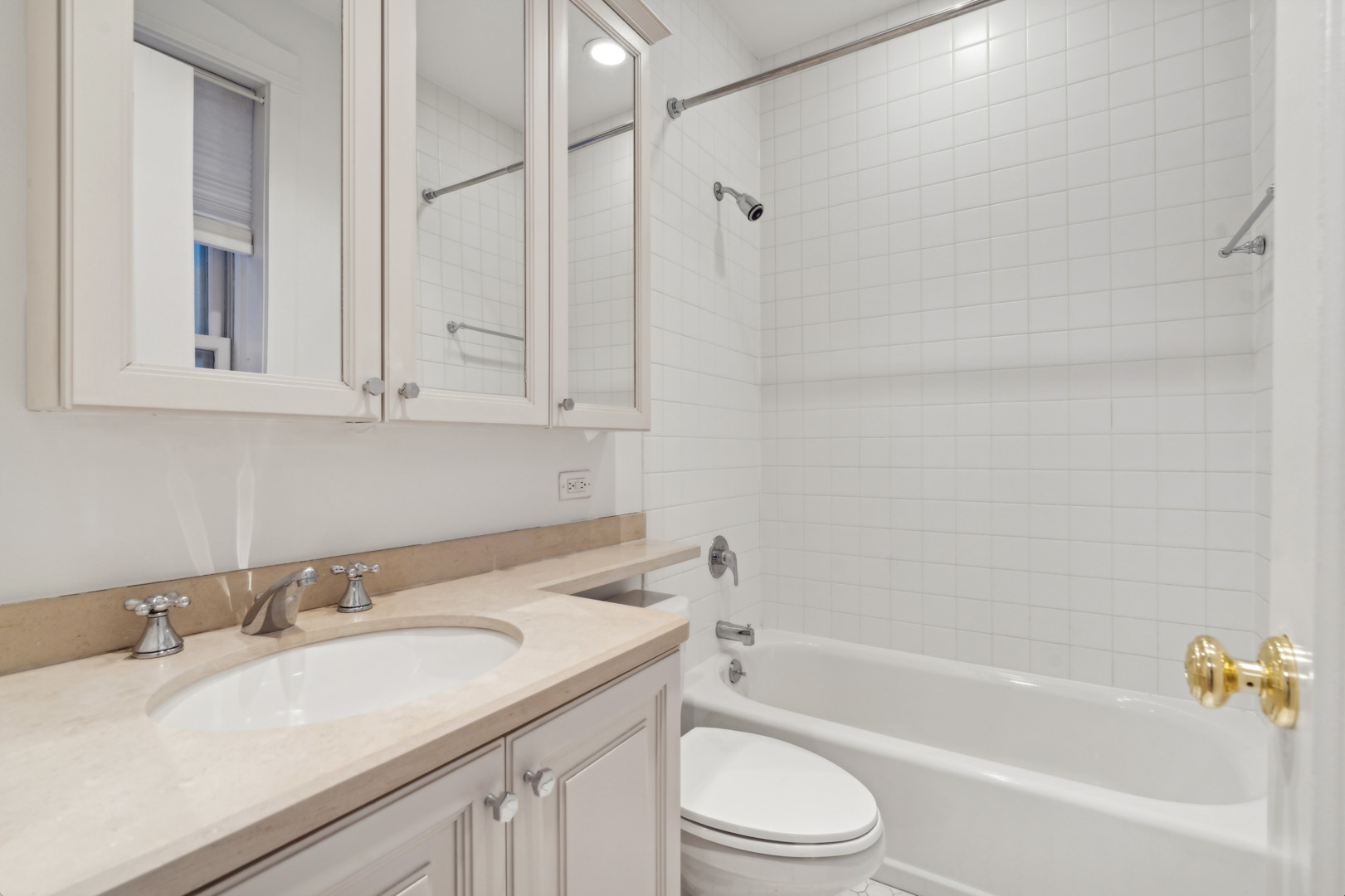 2305 N Commonwealth Avenue Unit: 1N