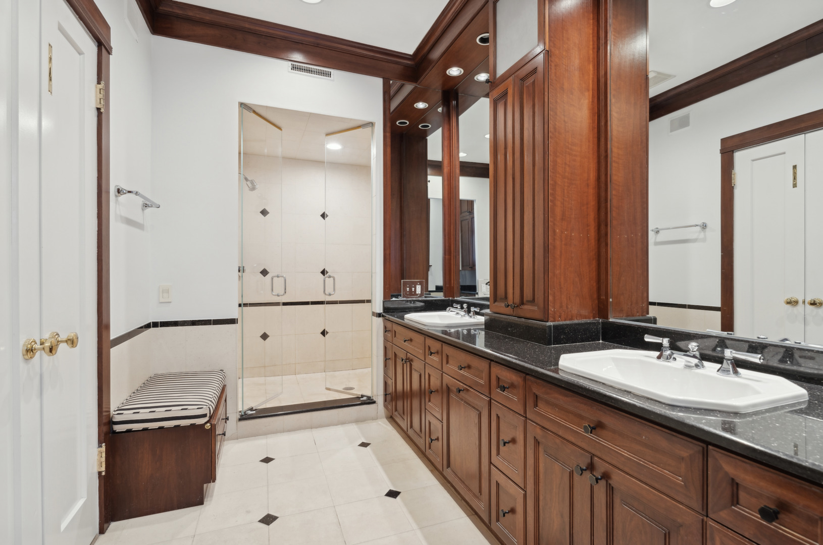 2305 N Commonwealth Avenue Unit: 1N