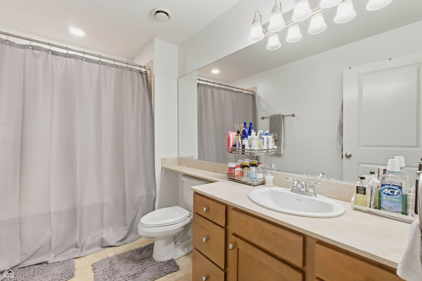 230 W Division Street Unit: 807