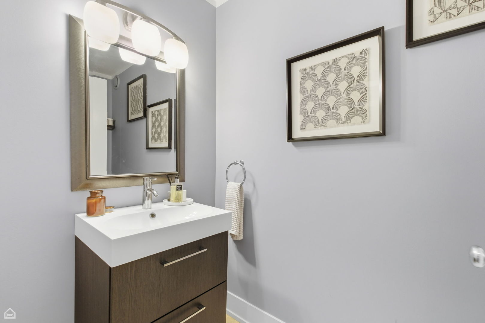 230 W Division Street Unit: 807