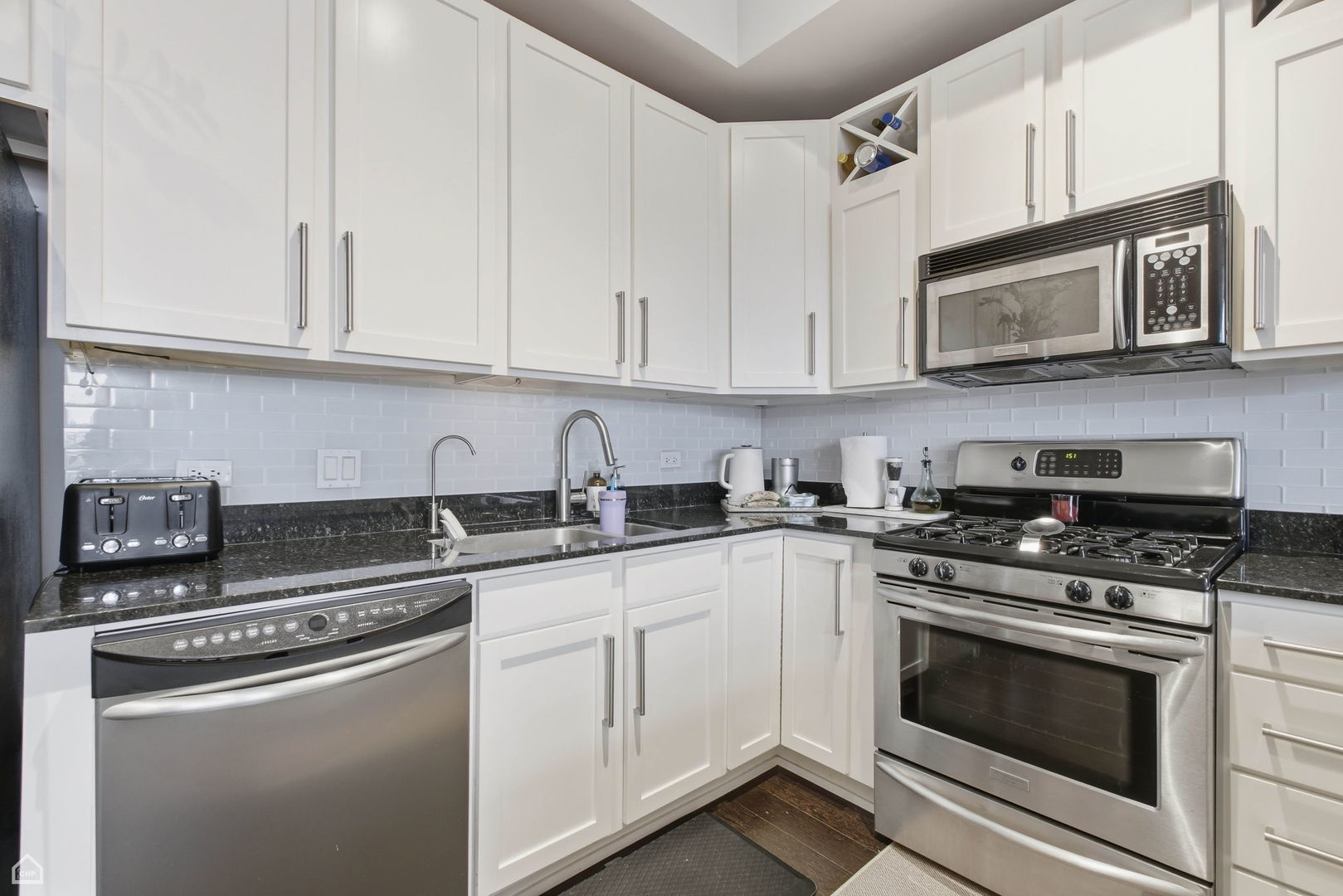 230 W Division Street Unit: 807