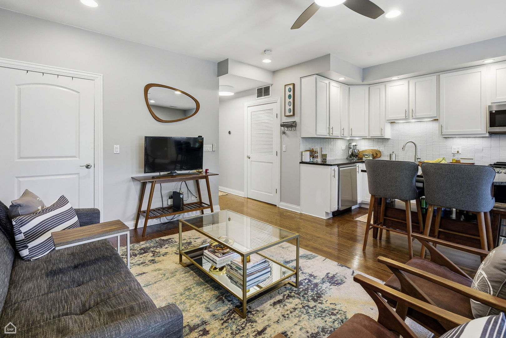 4038 N Kenmore Avenue Unit: 2