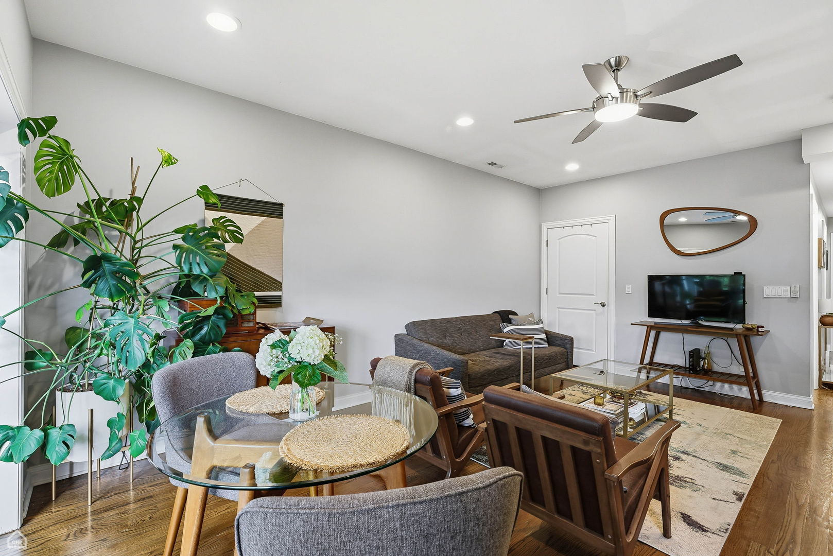 4038 N Kenmore Avenue Unit: 2