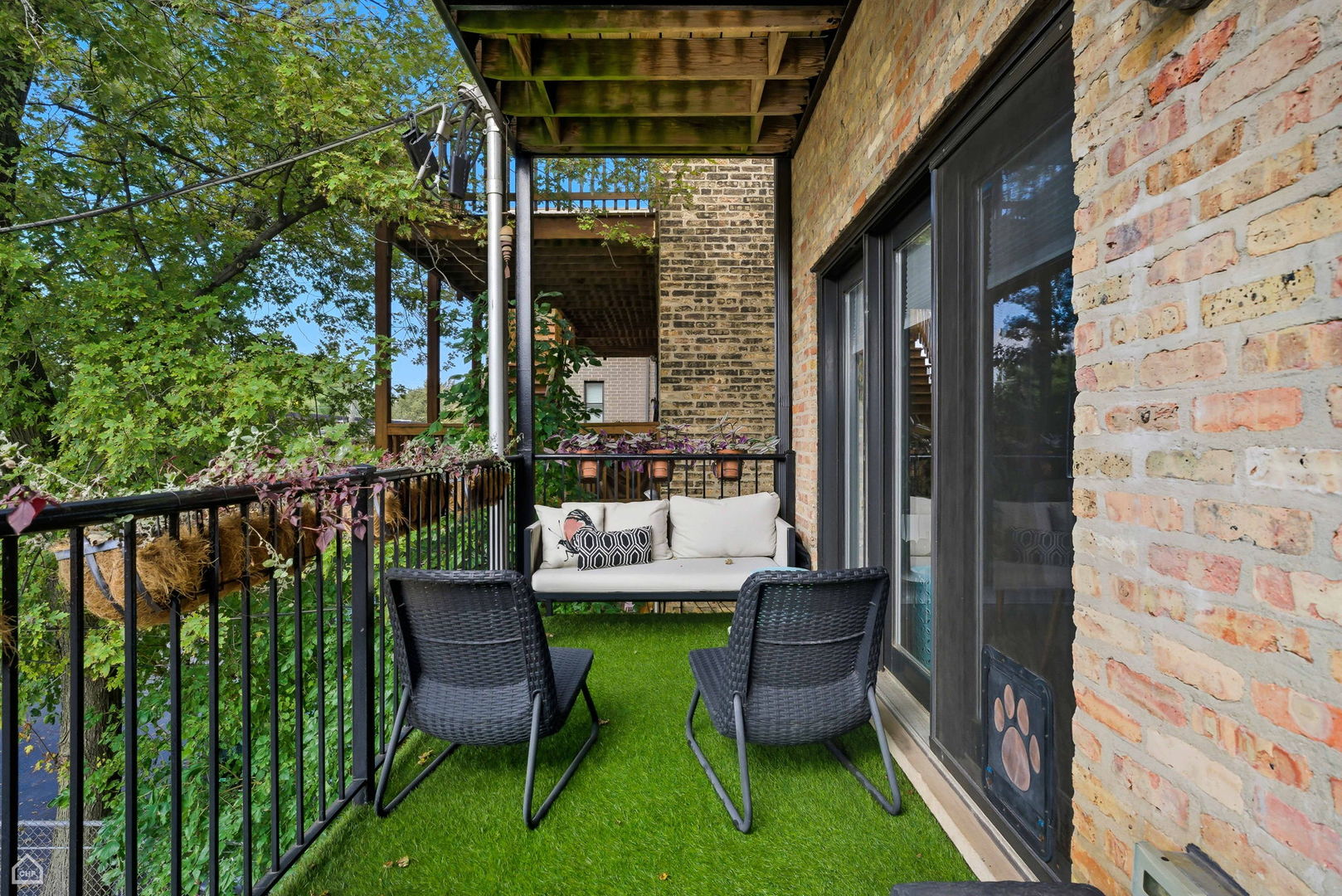 4038 N Kenmore Avenue Unit: 2