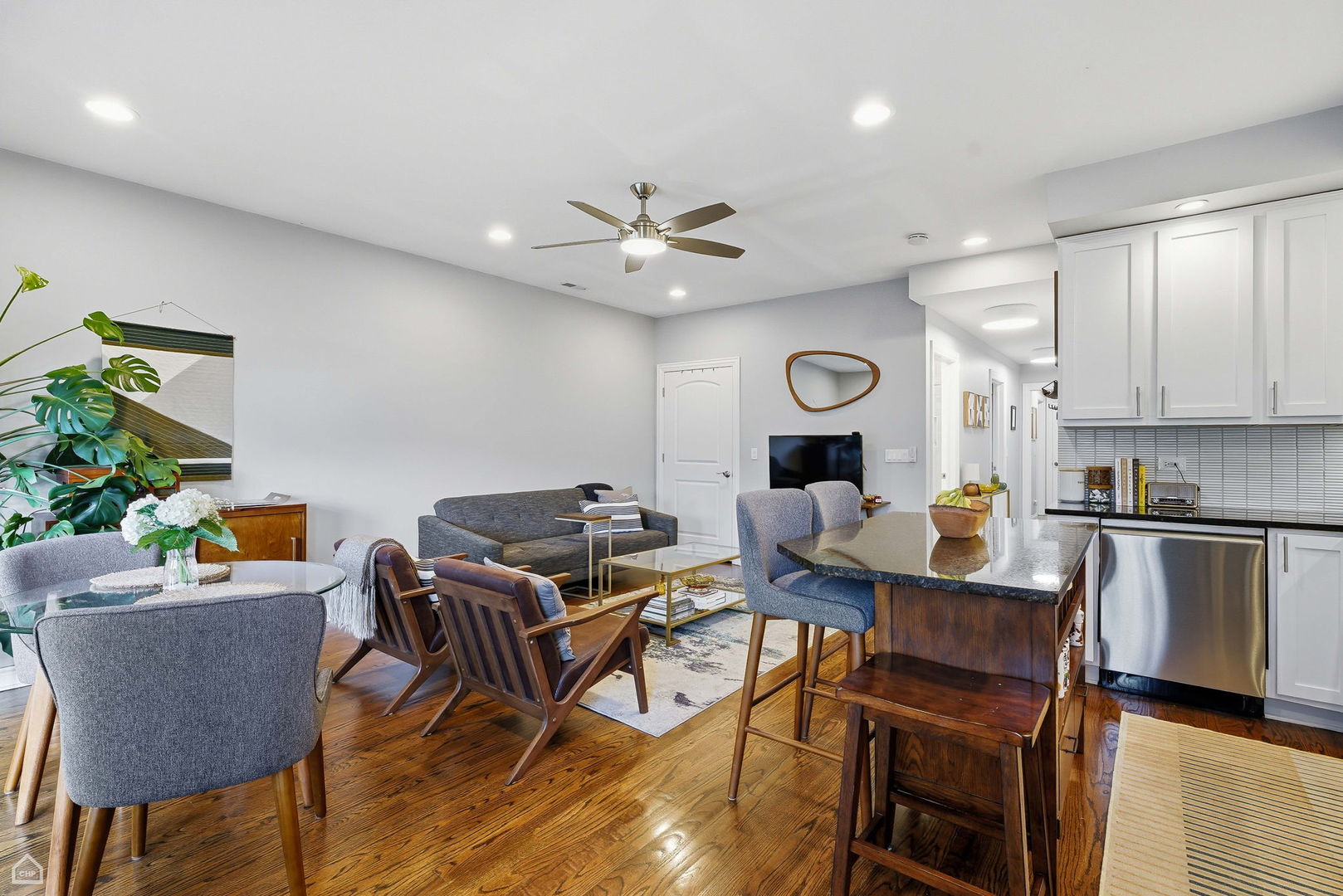 4038 N Kenmore Avenue Unit: 2