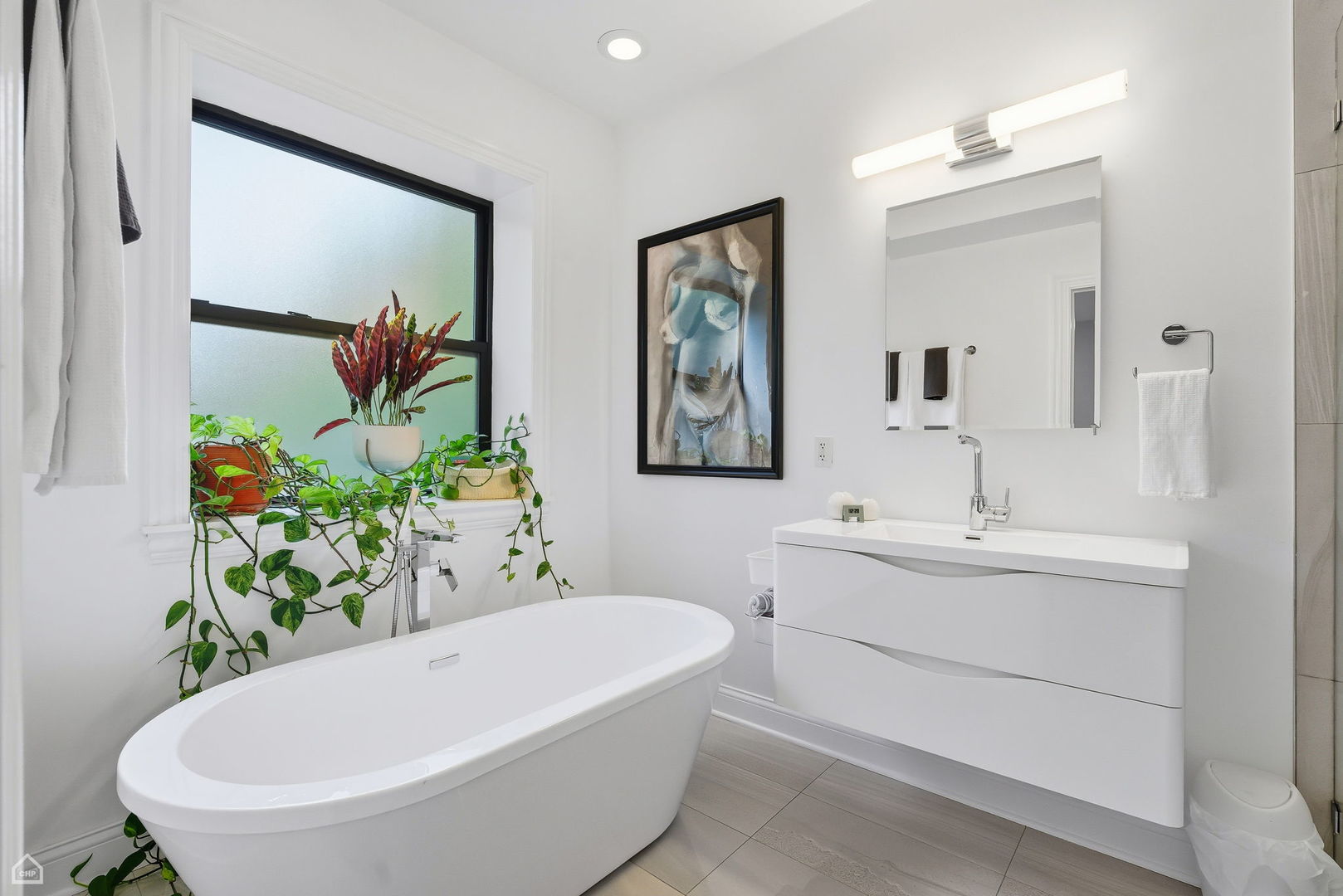 4038 N Kenmore Avenue Unit: 2