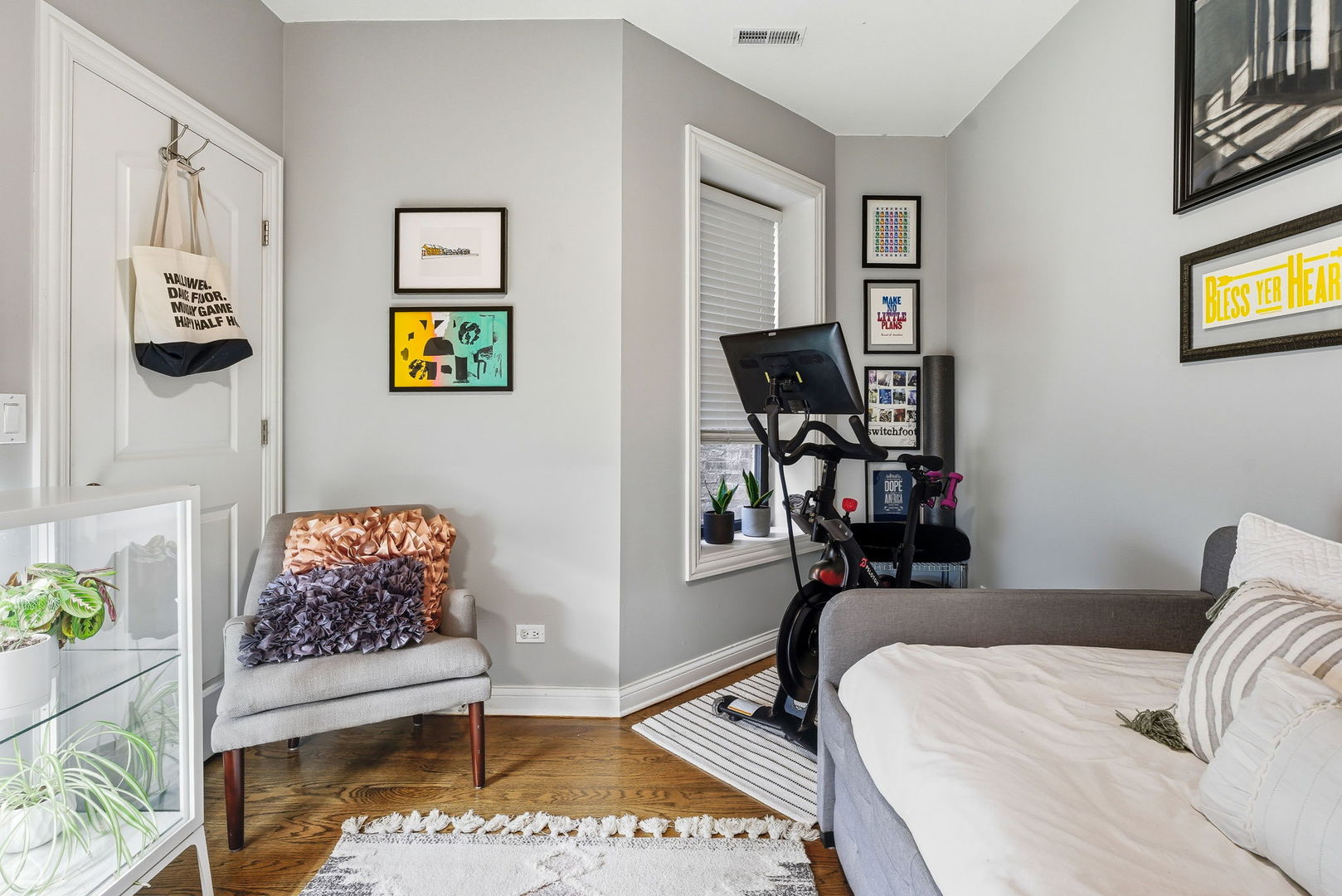 4038 N Kenmore Avenue Unit: 2