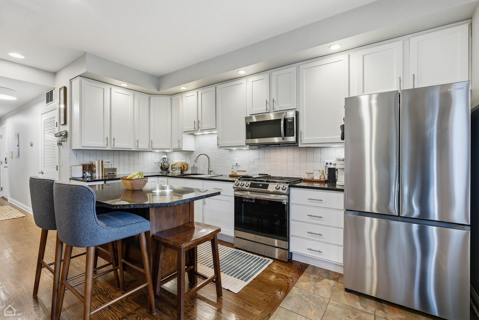 4038 N Kenmore Avenue Unit: 2