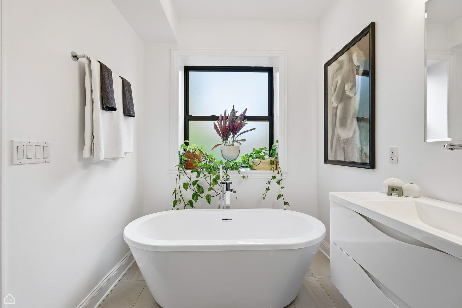 4038 N Kenmore Avenue Unit: 2