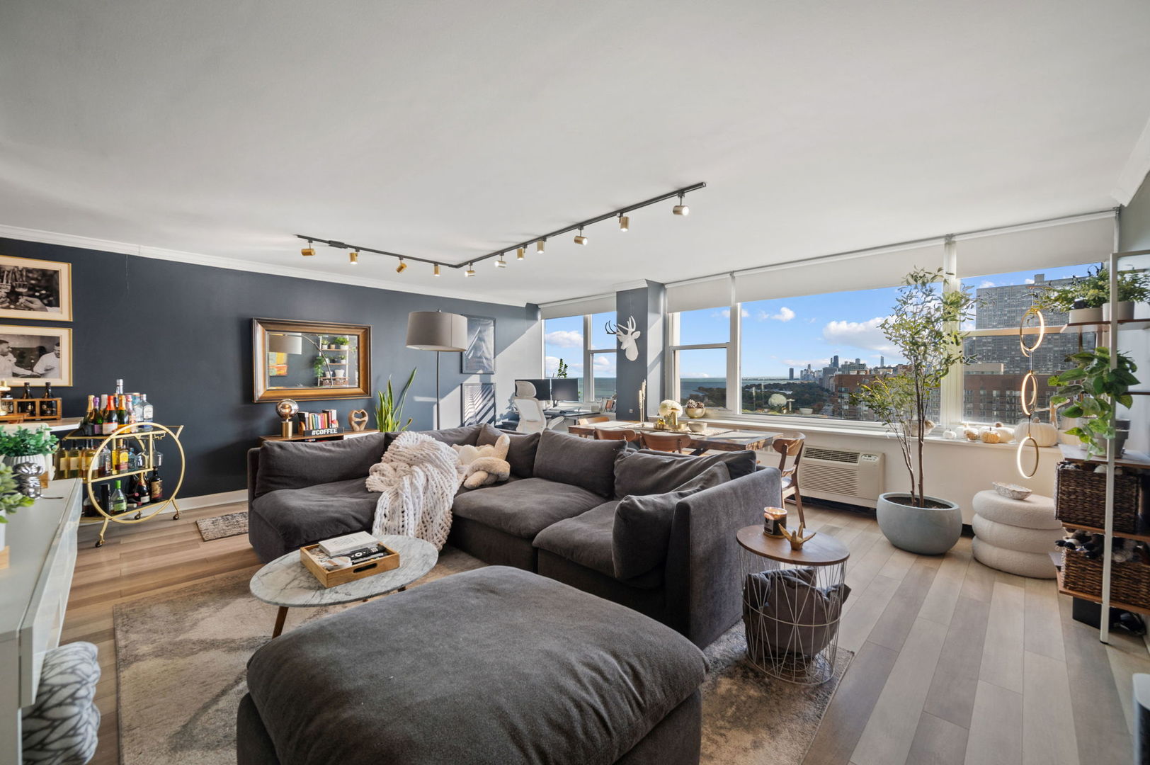 4250 N Marine Drive Unit: 2606