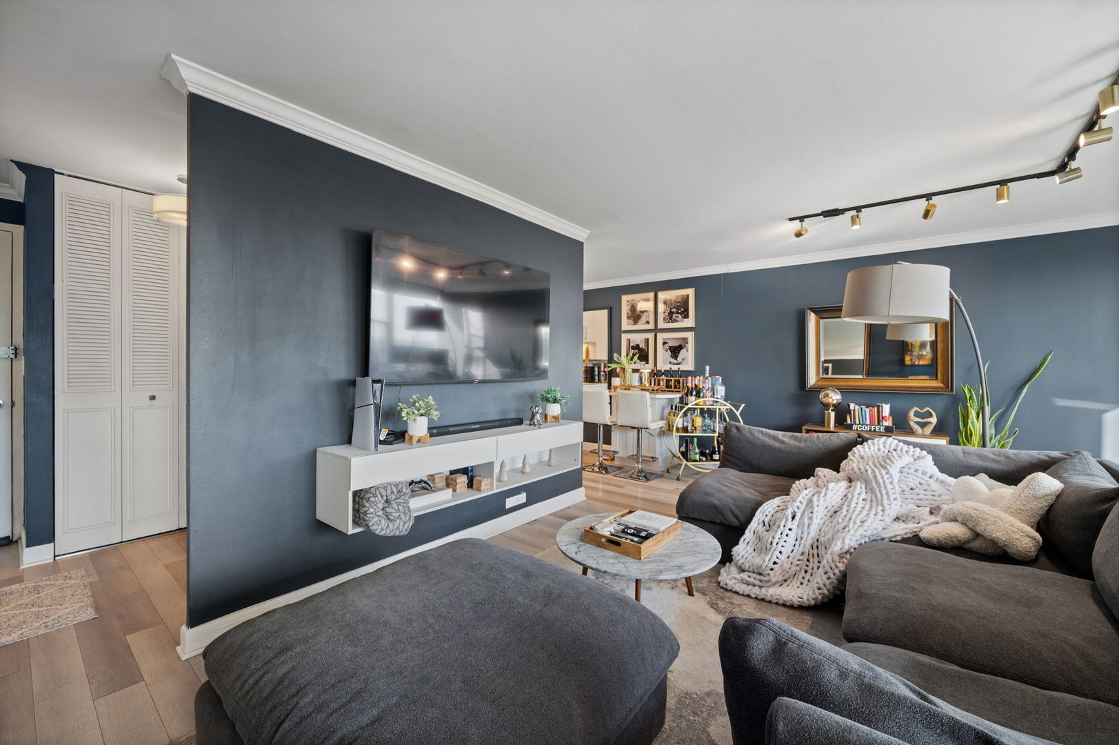 4250 N Marine Drive Unit: 2606