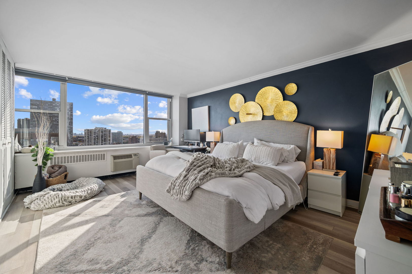 4250 N Marine Drive Unit: 2606