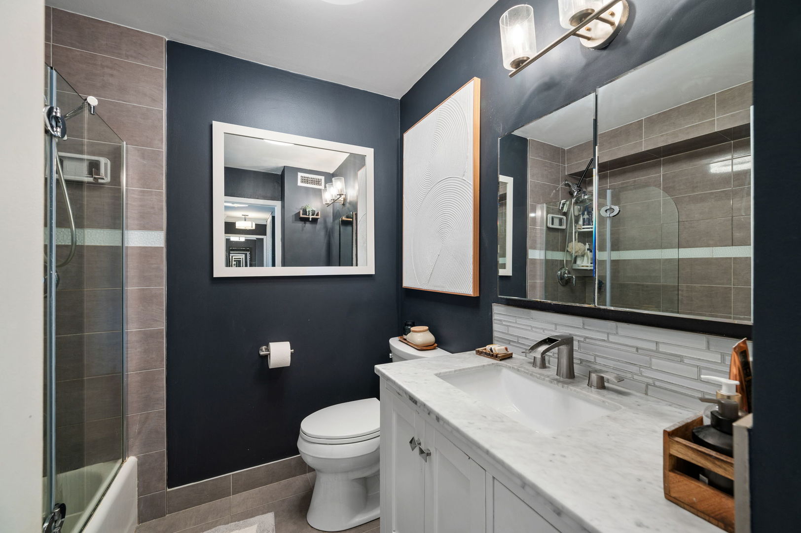 4250 N Marine Drive Unit: 2606