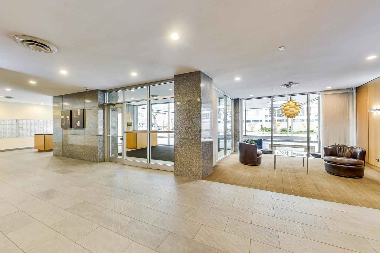 2930 N Sheridan Road Unit: 1608