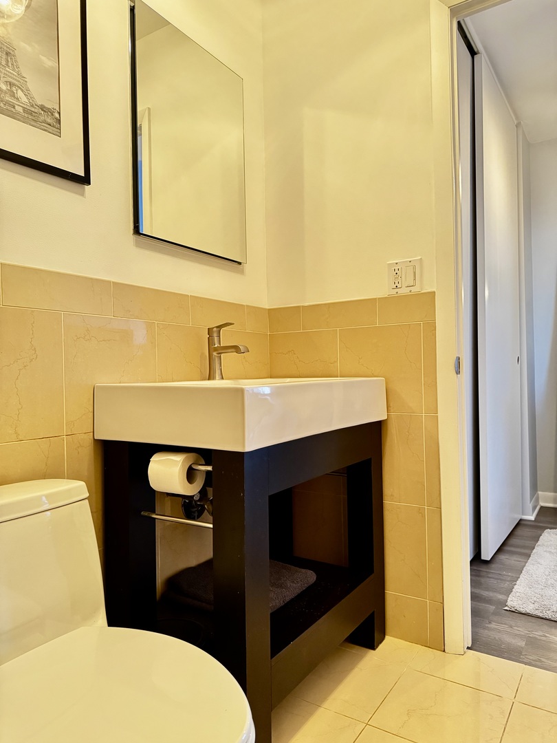 5455 N Sheridan Road Unit: 1707