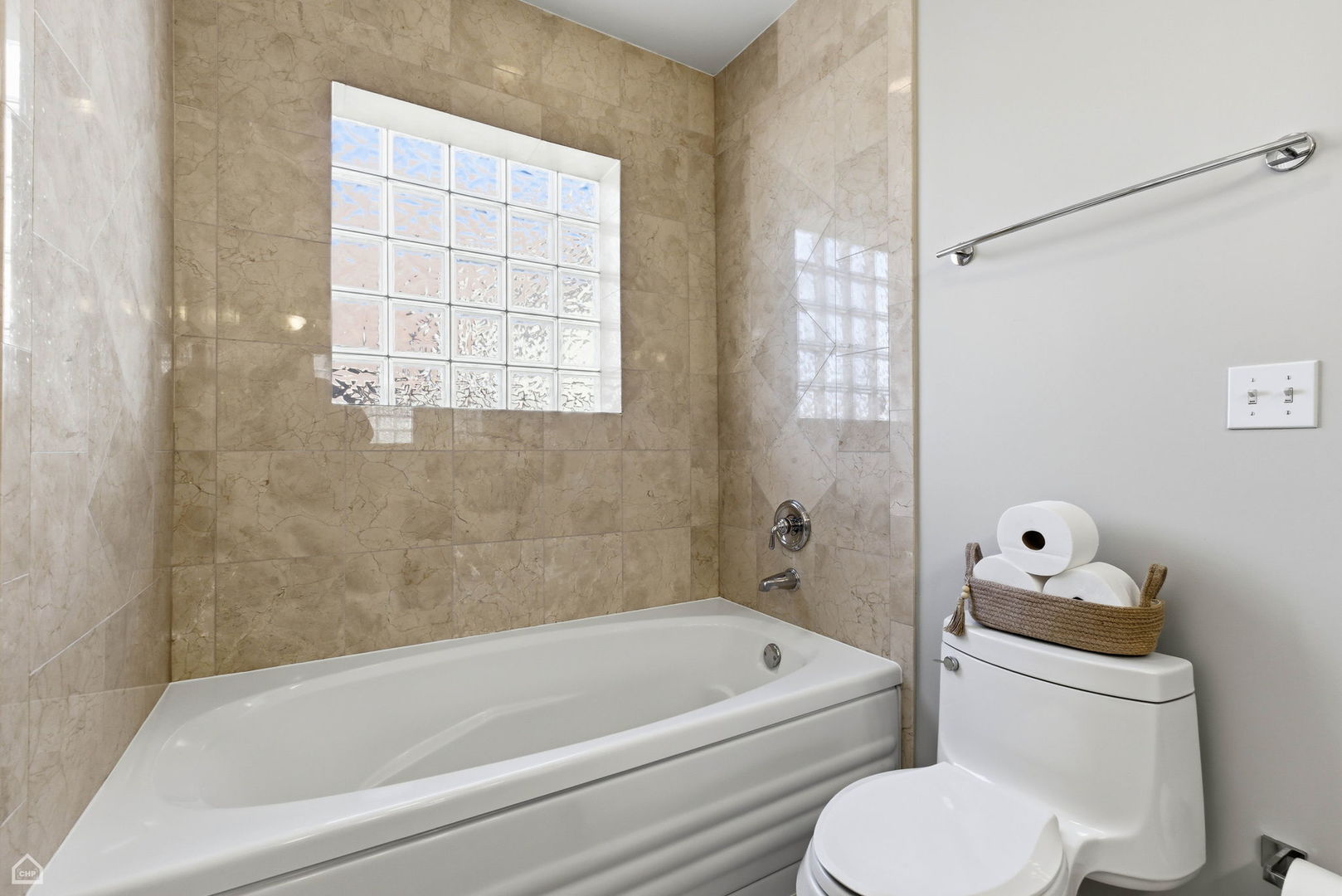 2249 W Foster Avenue Unit: 3