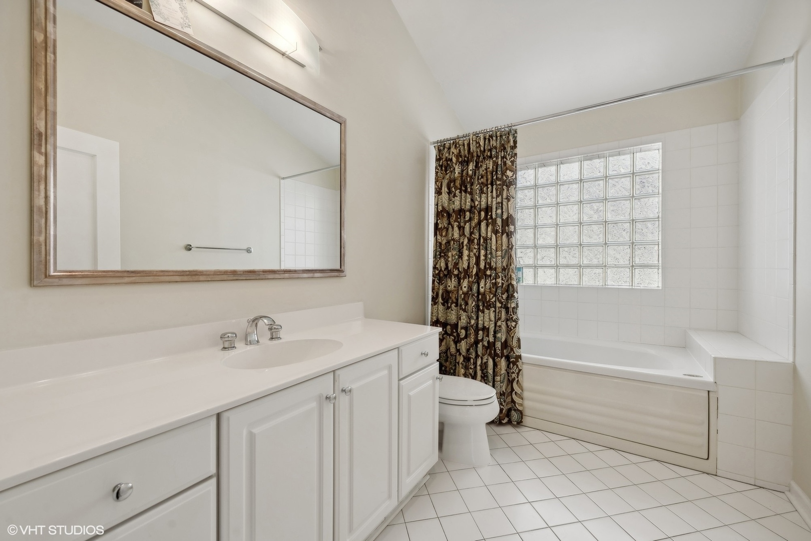 1736 W Pierce Avenue