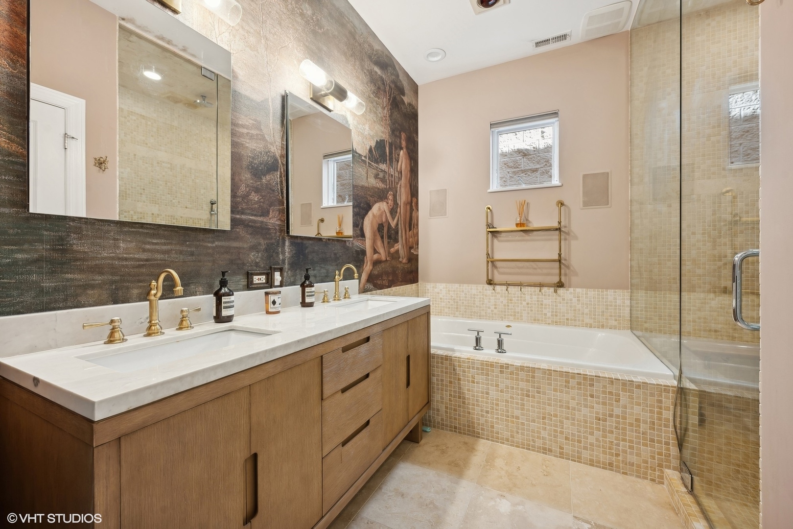 1736 W Pierce Avenue