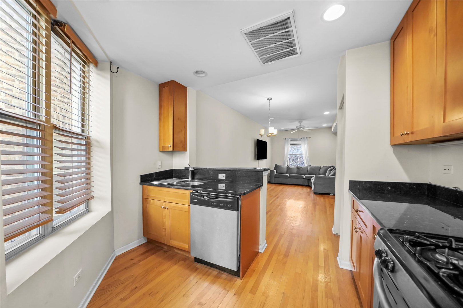 4709 N Lawndale Avenue Unit: 2W