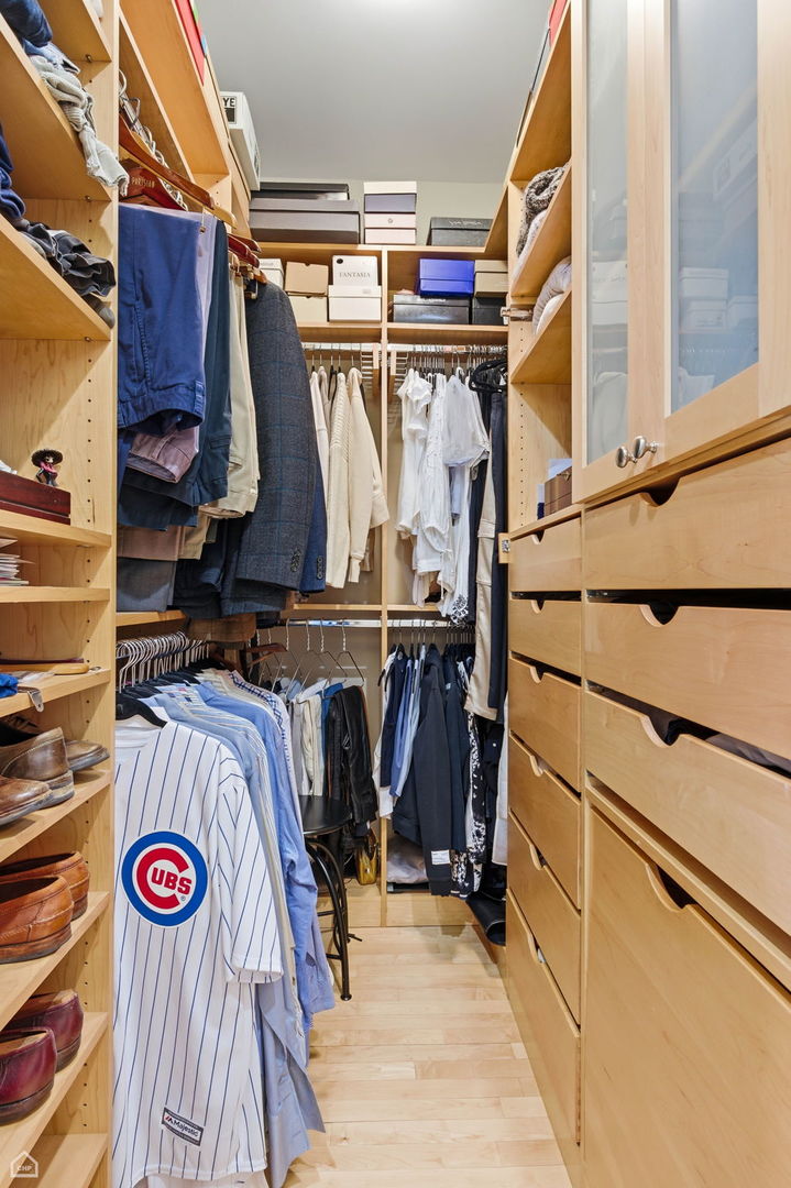 120 W Oak Street Unit: 4D