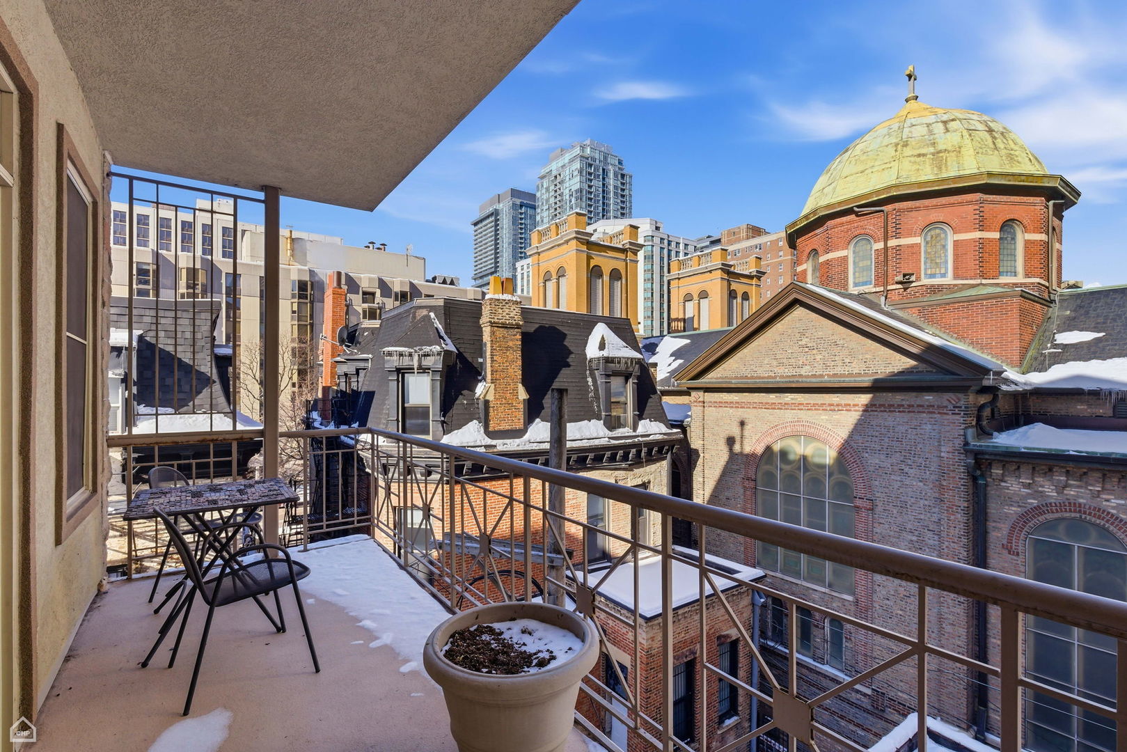 120 W Oak Street Unit: 4D