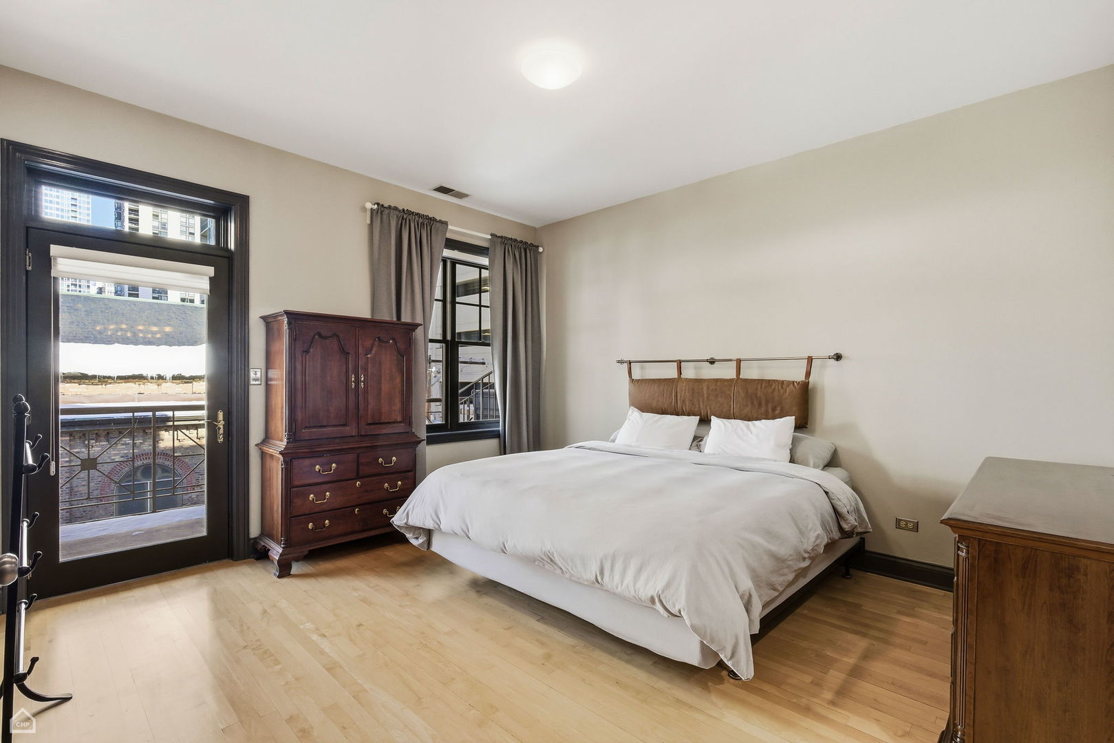 120 W Oak Street Unit: 4D