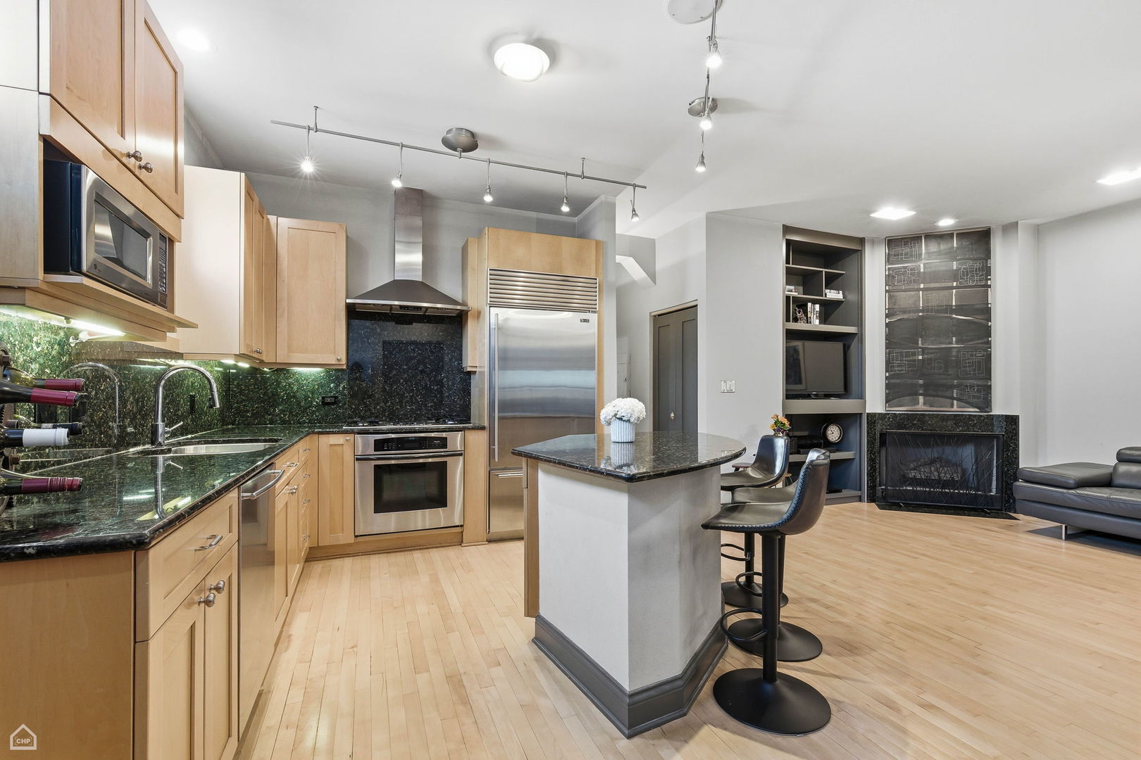 120 W Oak Street Unit: 4D