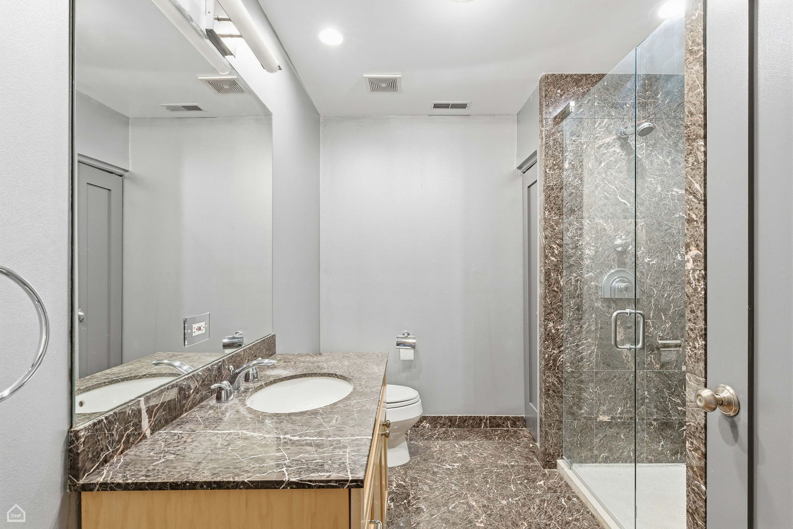 120 W Oak Street Unit: 4D