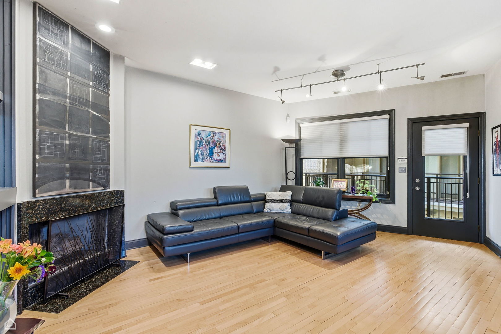 120 W Oak Street Unit: 4D