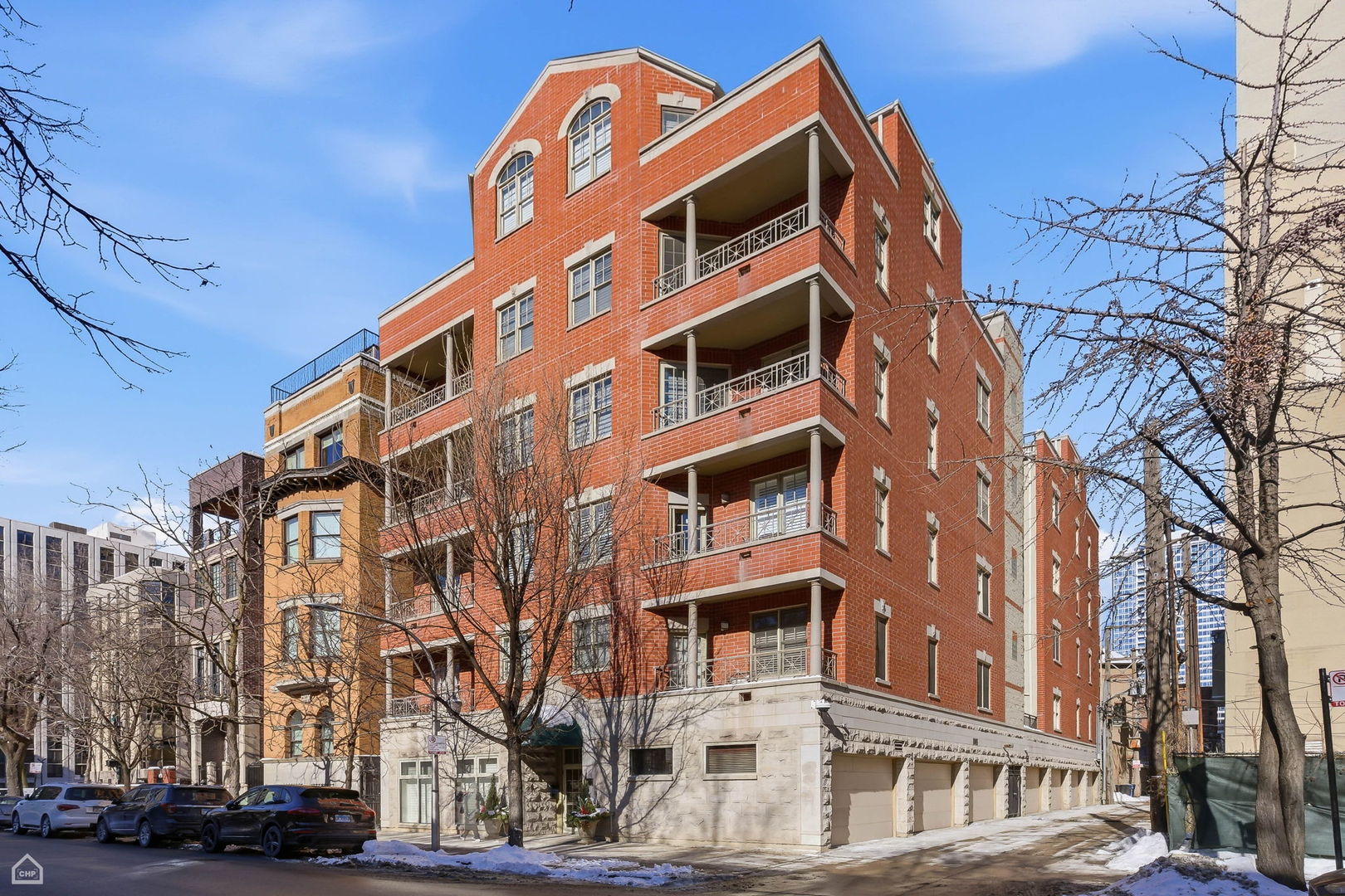 120 W Oak Street Unit: 4D