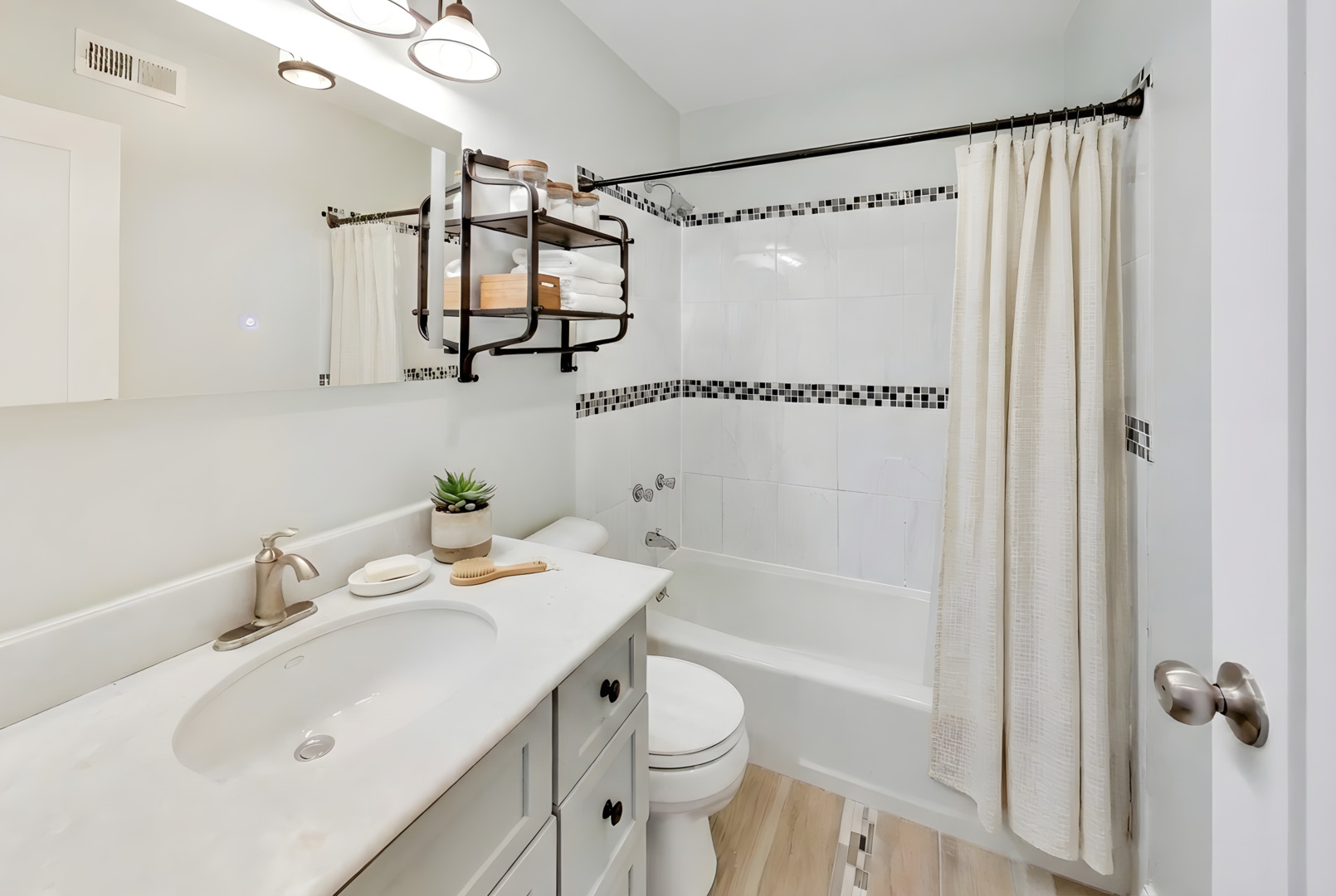5415 N Sheridan Road Unit: 3203