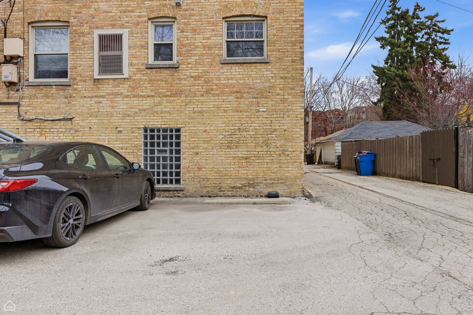 7318 N Honore Street Unit: 403