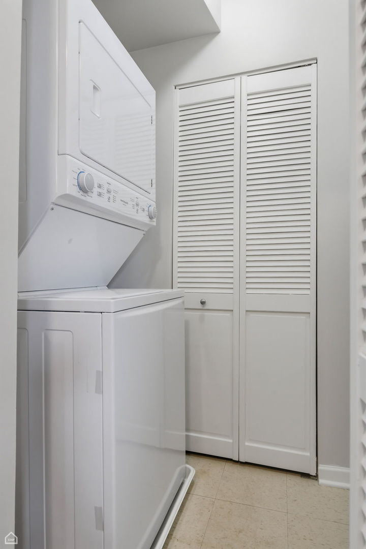 7318 N Honore Street Unit: 403