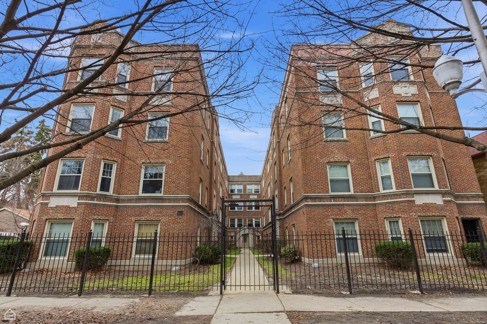 7318 N Honore Street Unit: 403